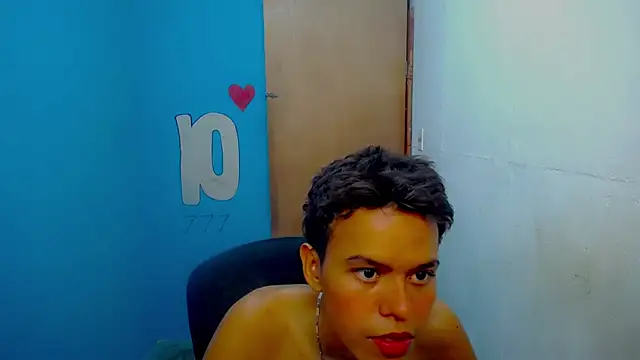 Snapshot of Harry_lov77 chatting on July 12, 2026, 4:24 am Harry lov77 online show from July 12, 2026, 4:24 am