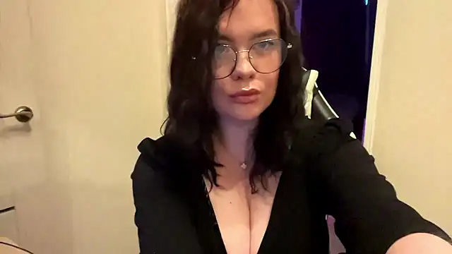 Snapshot of AdelinaVirelle chatting on July 14, 2026, 5:08 pm AdelinaVirelle online show from July 14, 2026, 5:08 pm