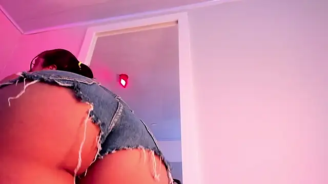 Naomi   x online show from July 12, 2026, 1:06 am
