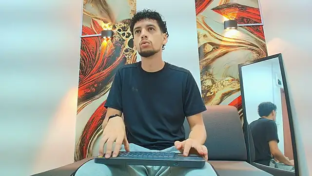 Snapshot of LUCA_GREEND chatting on July 13, 2026, 12:37 pm LUCA GREEND online show from July 13, 2026, 12:37 pm