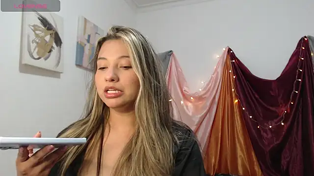 Snapshot of Amelia_xRosse chatting on July 17, 2026, 9:12 pm Amelia xRosse online show from July 17, 2026, 9:12 pm
