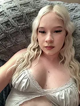 Snapshot of Chloebabyluv chatting on July 14, 2026, 1:05 am Chloebabyluv online show from July 14, 2026, 1:05 am