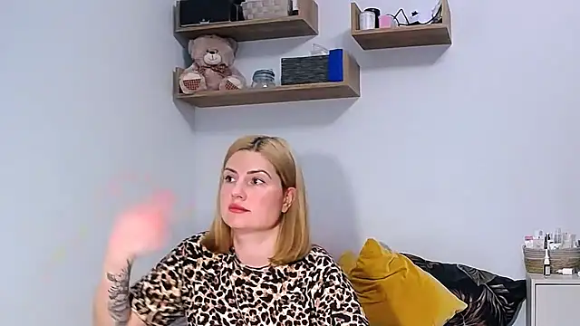 alisenties online show from October 11, 2025, 2:40 pm