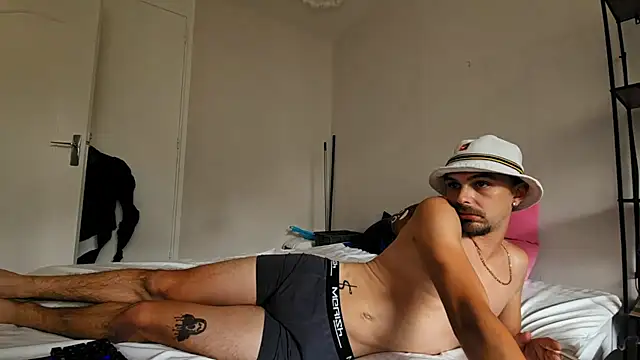 Snapshot of jeune_lynx chatting on July 15, 2026, 12:23 pm jeune lynx online show from July 15, 2026, 12:23 pm