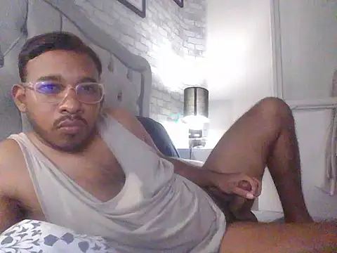 Snapshot of Benji-Monro chatting on July 25, 2026, 2:56 pm Benji-Monro online show from July 25, 2026, 2:56 pm