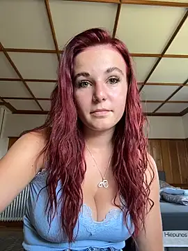 Snapshot of Nina-Sophie chatting on July 17, 2026, 2:36 pm Nina-Sophie online show from July 17, 2026, 2:36 pm