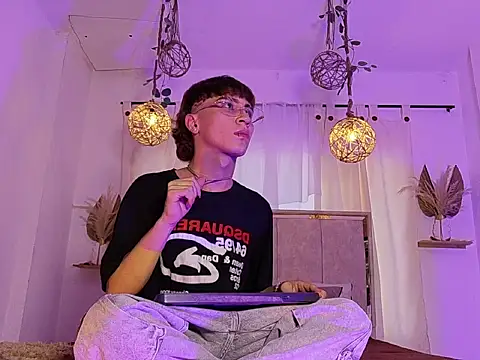 Xander Grey online show from July 17, 2026, 7:44 pm