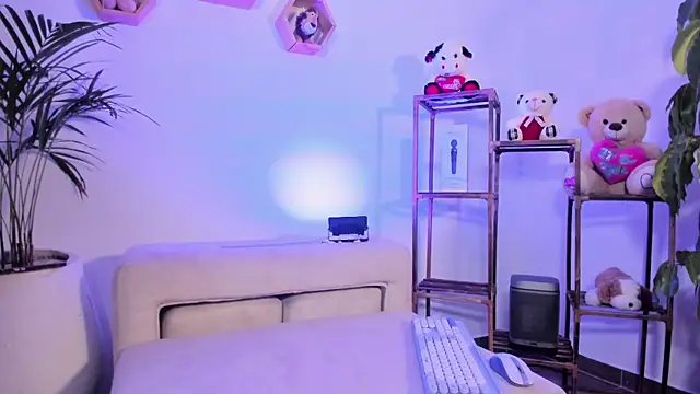 kitsune Kass online show from July 24, 2026, 6:42 am