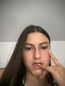 Snapshot of AlinaFrost chatting on July 19, 2026, 9:33 pm AlinaFrost online show from July 19, 2026, 9:33 pm