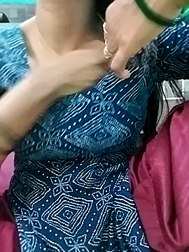 Snapshot of Lovely-Pihu chatting on July 21, 2026, 7:10 am Lovely-Pihu online show from July 21, 2026, 7:10 am