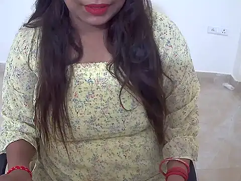 Snapshot of DivaLuv chatting on July 22, 2026, 5:53 am DivaLuv online show from July 22, 2026, 5:53 am