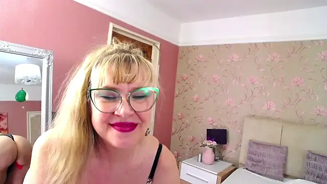 Snapshot of MatureMariah chatting on February 28, 2025, 3:59 am MatureMariah online show from February 28, 2025, 3:59 am