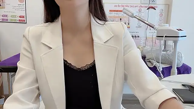 Katy Bae online show from November 7, 2025, 4:39 am