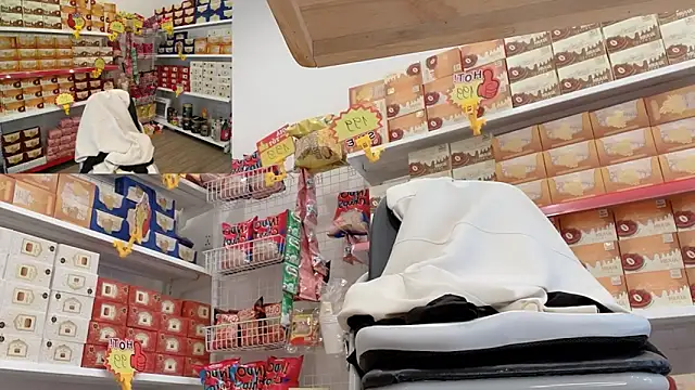 Katy Bae online show from December 15, 2025, 4:29 am