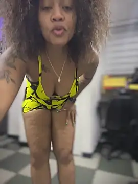 Snapshot of riri_brunnete chatting on November 6, 2025, 4:27 am riri brunnete online show from November 6, 2025, 4:27 am