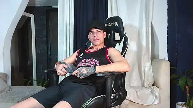 Snapshot of Dereek_hott chatting on July 23, 2026, 7:49 am Dereek hott online show from July 23, 2026, 7:49 am