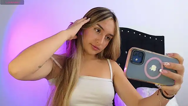 Leah mooon11 online show from July 27, 2026, 3:41 pm