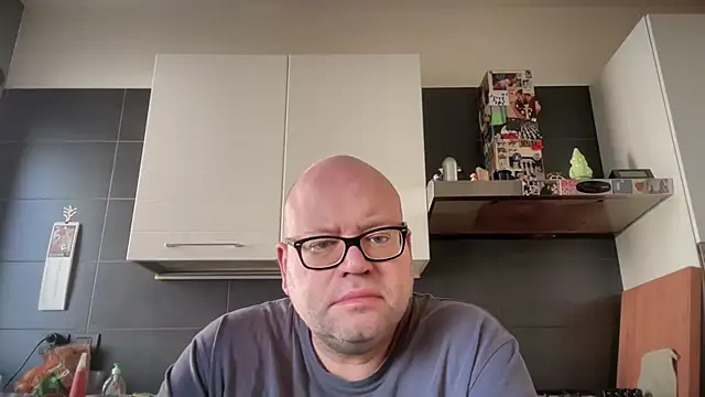 Snapshot of theitalianbear chatting on November 15, 2025, 11:58 am theitalianbear online show from November 15, 2025, 11:58 am