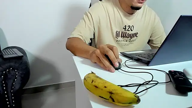 Snapshot of ThreeLion7 chatting on July 25, 2026, 1:39 pm ThreeLion7 online show from July 25, 2026, 1:39 pm