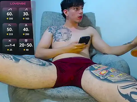 Snapshot of Tiaan_BigCock chatting on August 7, 2026, 6:52 am Tiaan BigCock online show from August 7, 2026, 6:52 am