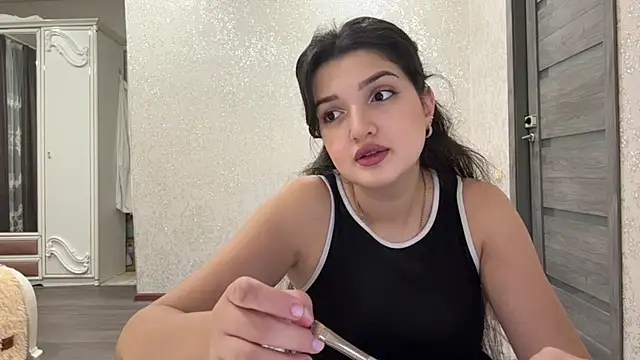 IzzabelSun online show from August 6, 2026, 4:46 pm
