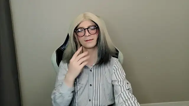 FoxyPuff online show from August 8, 2026, 8:49 pm