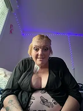 Erizzle87 online show from August 6, 2026, 3:12 am