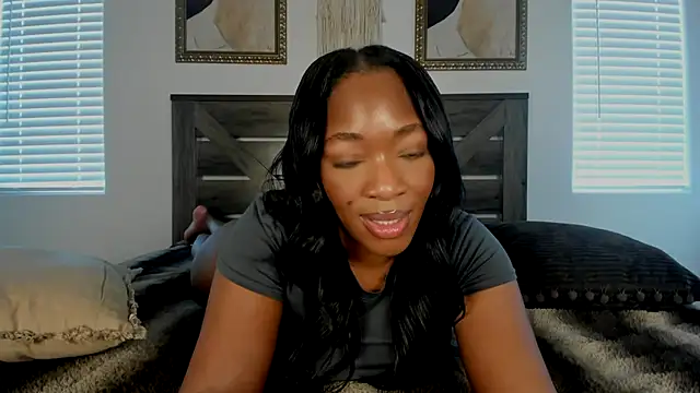 nicolesolace online show from July 30, 2026, 9:25 pm