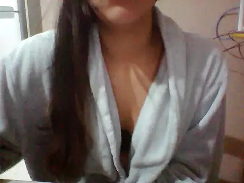 Snapshot of Chloue_04 chatting on August 1, 2026, 12:52 am Chloue 04 online show from August 1, 2026, 12:52 am