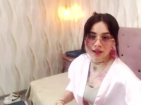 Snapshot of NixieXlove chatting on August 5, 2026, 2:22 pm NixieXlove online show from August 5, 2026, 2:22 pm