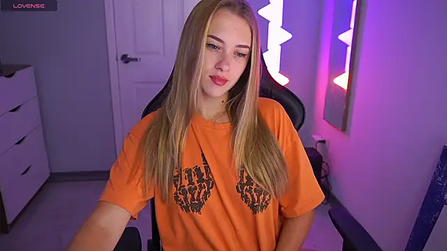 DanikaDillan online show from October 19, 2025, 12:57 am