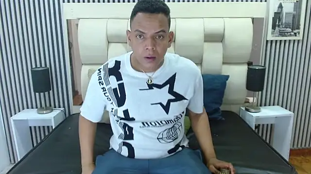 Snapshot of Papi_95 chatting on August 3, 2026, 12:33 pm Papi 95 online show from August 3, 2026, 12:33 pm