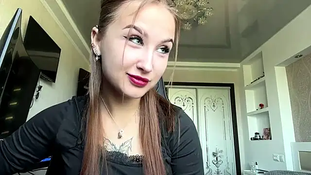 Snapshot of HwaGlazener chatting on August 3, 2026, 10:21 am HwaGlazener online show from August 3, 2026, 10:21 am