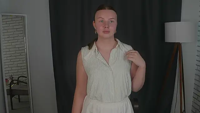 Snapshot of IsobelBoderick chatting on August 5, 2026, 5:23 am IsobelBoderick online show from August 5, 2026, 5:23 am