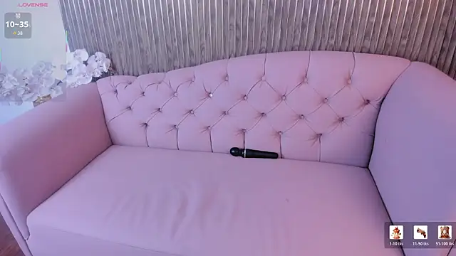 Lua Foxy online show from August 4, 2026, 1:48 pm