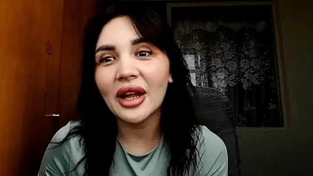 Snapshot of ElviaSloane chatting on August 6, 2026, 8:20 am ElviaSloane online show from August 6, 2026, 8:20 am