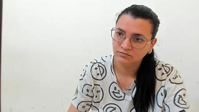 MARILYN GARCIA online show from November 7, 2025, 4:44 pm