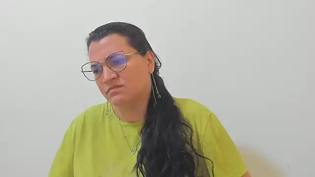 MARILYN GARCIA online show from December 20, 2025, 1:58 pm