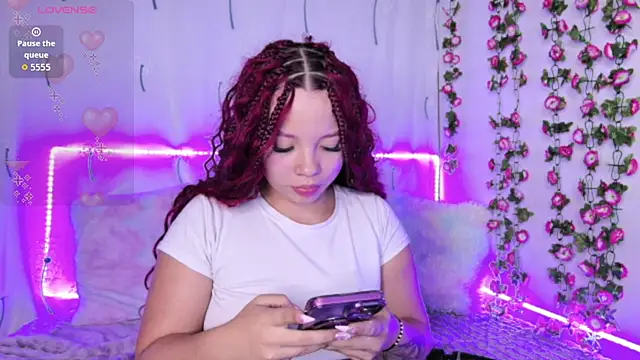 Snapshot of cloey_sweet18 chatting on August 4, 2026, 10:03 pm cloey sweet18 online show from August 4, 2026, 10:03 pm