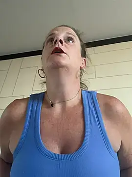 Daisymae017 online show from August 6, 2026, 5:19 pm