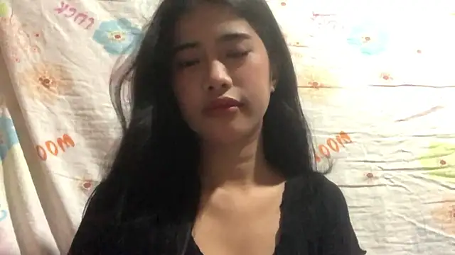 Snapshot of LeeannaWhitledge chatting on August 7, 2026, 10:10 am LeeannaWhitledge online show from August 7, 2026, 10:10 am