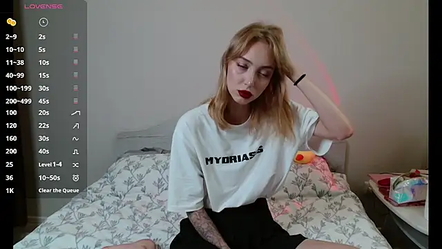 Snapshot of IvoryDoll chatting on August 9, 2026, 4:13 pm IvoryDoll online show from August 9, 2026, 4:13 pm