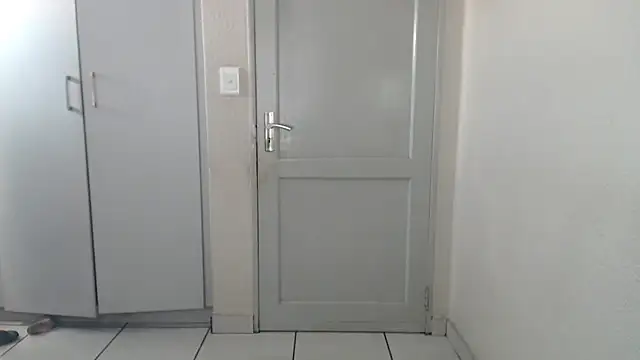 leanna23 online show from April 9, 2026, 8:42 am