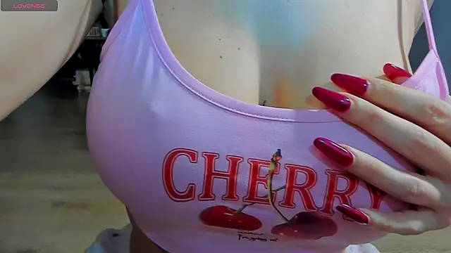 Snapshot of PinkyisHere chatting on November 21, 2025, 3:33 pm PinkyisHere online show from November 21, 2025, 3:33 pm