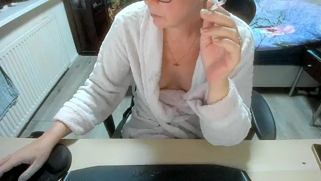 minoesje37 online show from December 1, 2025, 8:53 pm