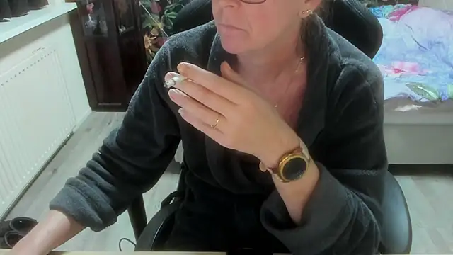 minoesje37 online show from March 1, 2026, 8:20 pm