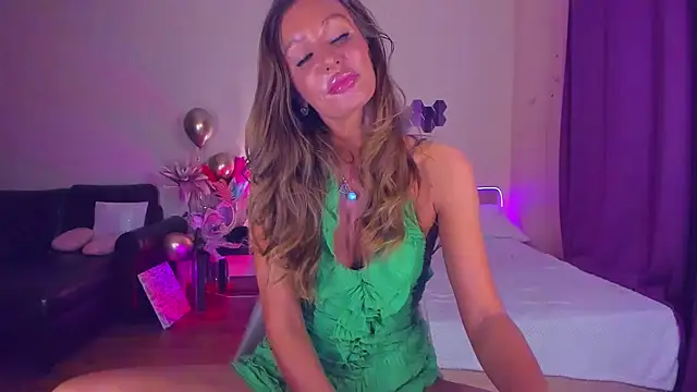 EmmaAbramson online show from December 13, 2025, 8:04 pm