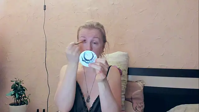 Snapshot of I_AM_MILF chatting on May 13, 2026, 7:26 am I AM MILF online show from May 13, 2026, 7:26 am