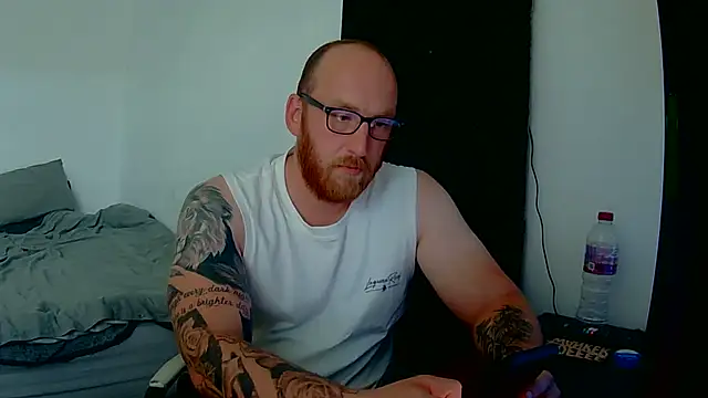 Snapshot of Tilerdadbod chatting on June 20, 2026, 5:18 pm Tilerdadbod online show from June 20, 2026, 5:18 pm