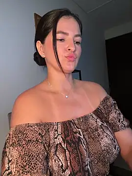 Snapshot of Carolina_Novoa chatting on January 16, 2025, 10:44 pm Carolina Novoa online show from January 16, 2025, 10:44 pm